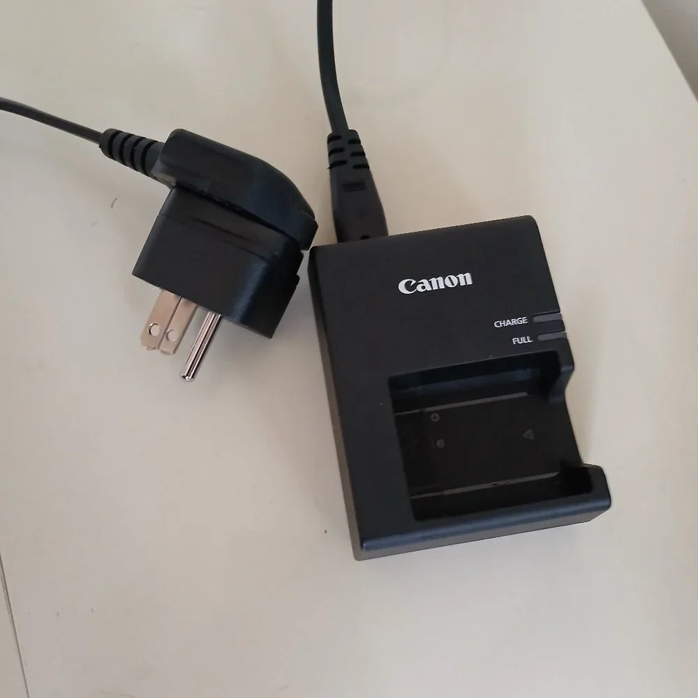 Canon LC-E10E Battery Charger UK/CA/EAC 100-240v, AC 50/60Hz 12VA - 17VA